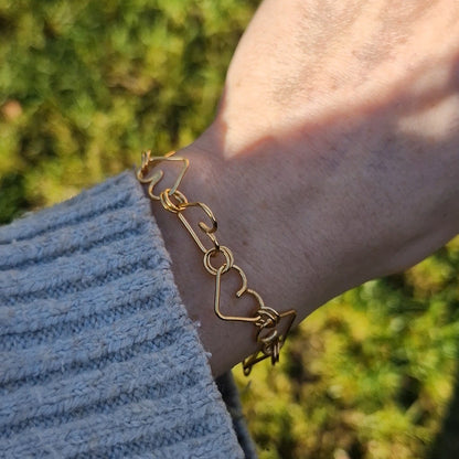 A line of hearts Bracelet - Gold Vermeil