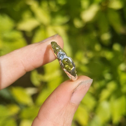 Molten Peridot & Topaz Ring - size uk m 1/2
