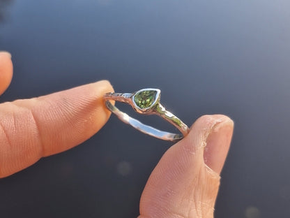 Molten Pear Peridot Ring - Size UK Q