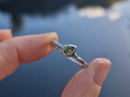 Molten Pear Peridot Ring - Size UK Q