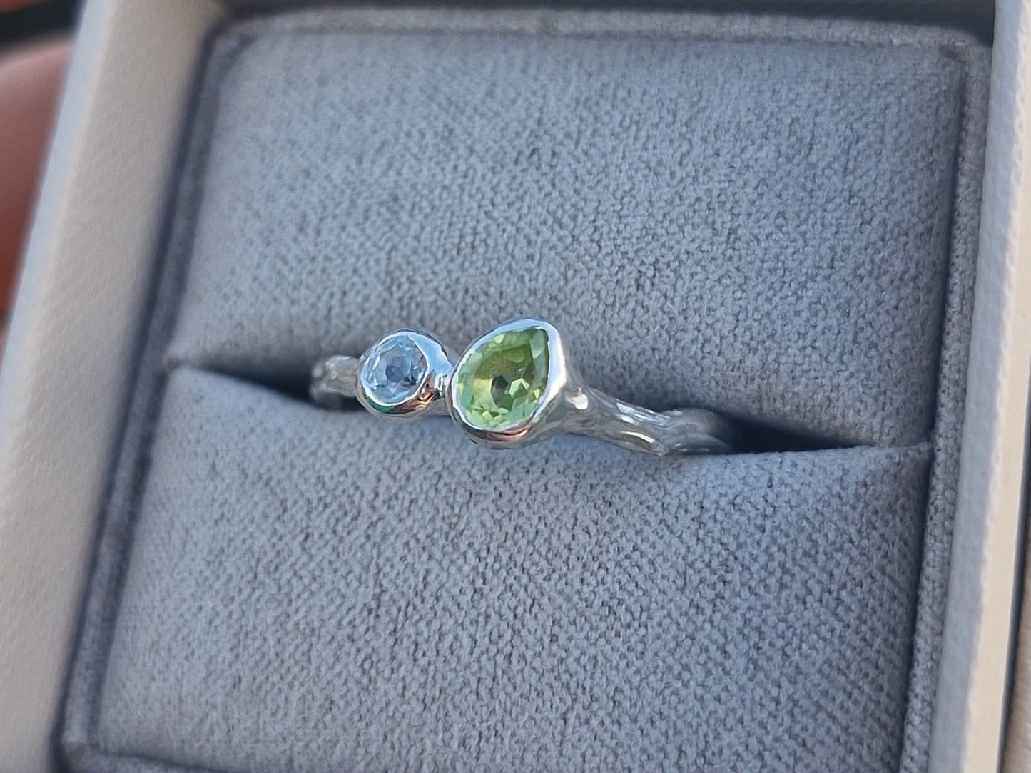 Molten Pear Peridot & Sky Topaz Ring - Size UK Q