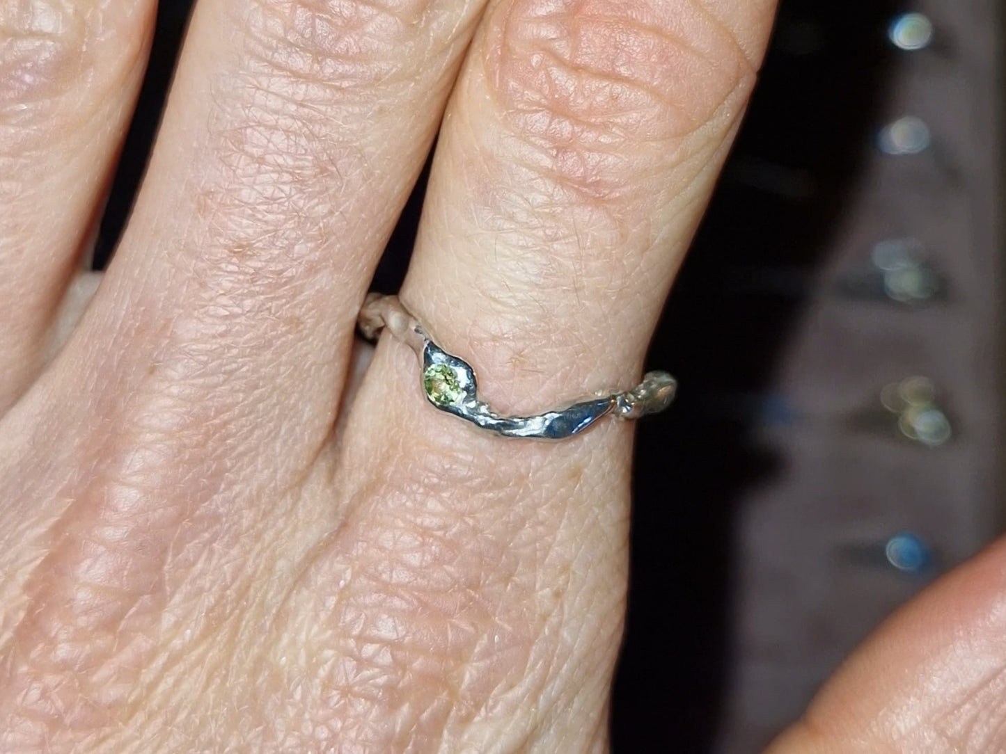 Molten Peridot Wave Ring - Size UK O