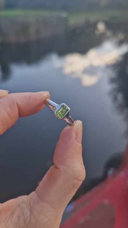 Molten Peridot Ring - Size UK O 1/2