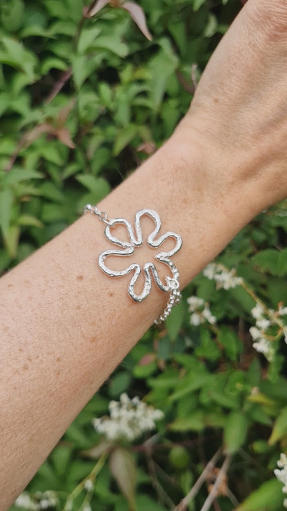 Molten Flower Thread Bracelet