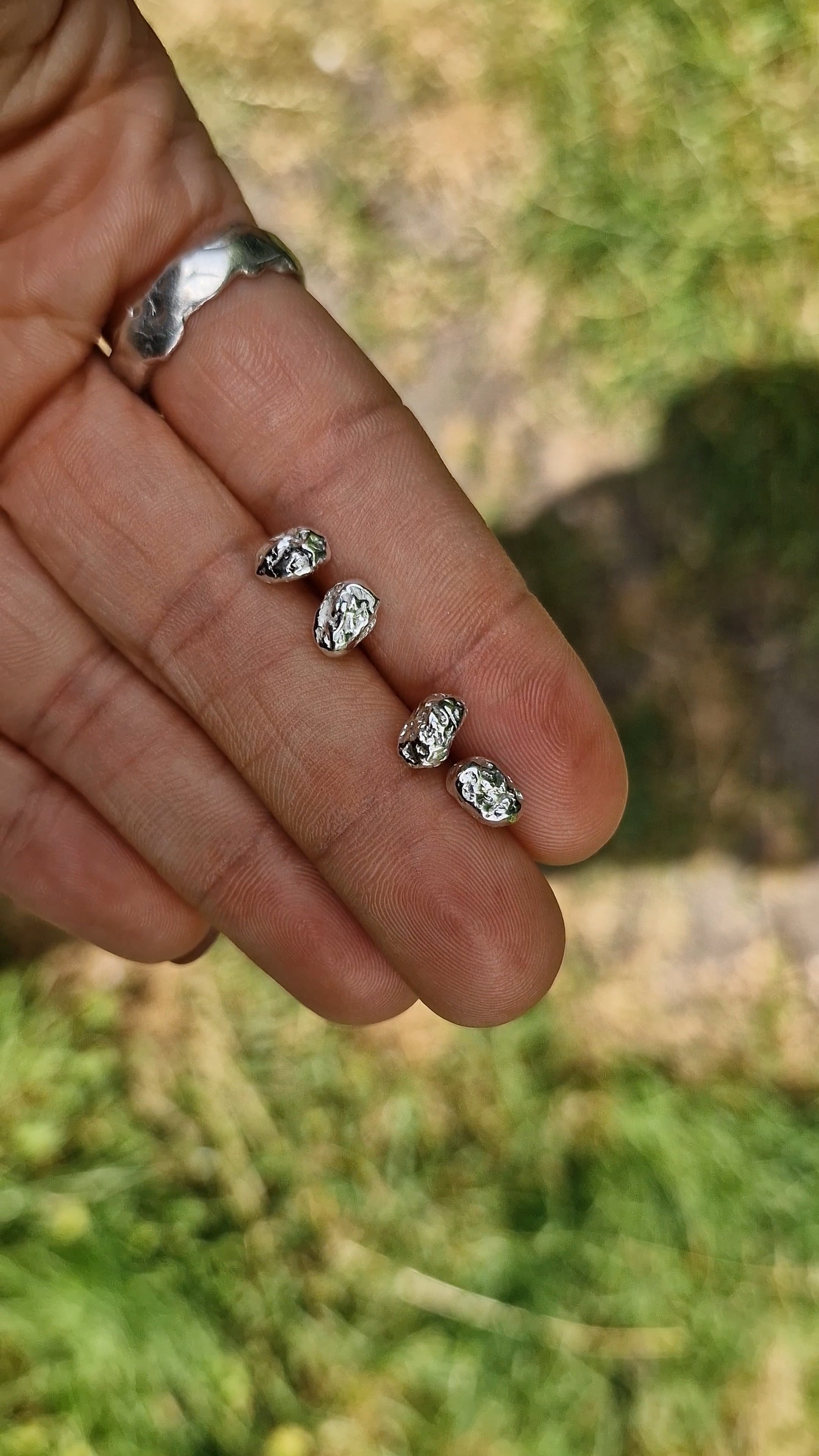 Cosmic Flow Studs