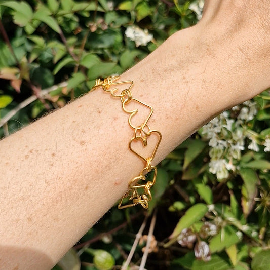 A line of hearts Bracelet - Gold Vermeil