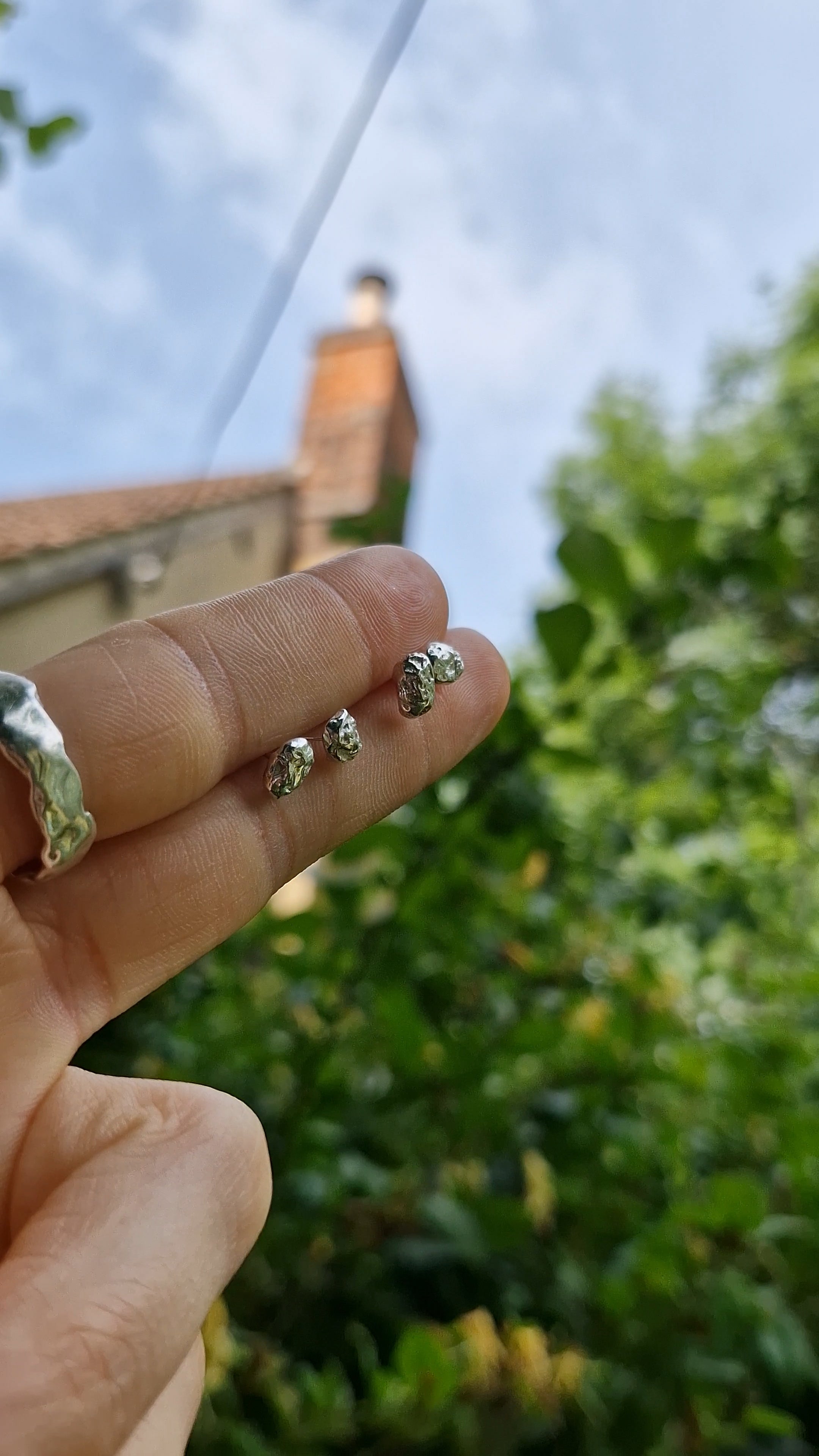 Cosmic Flow Studs