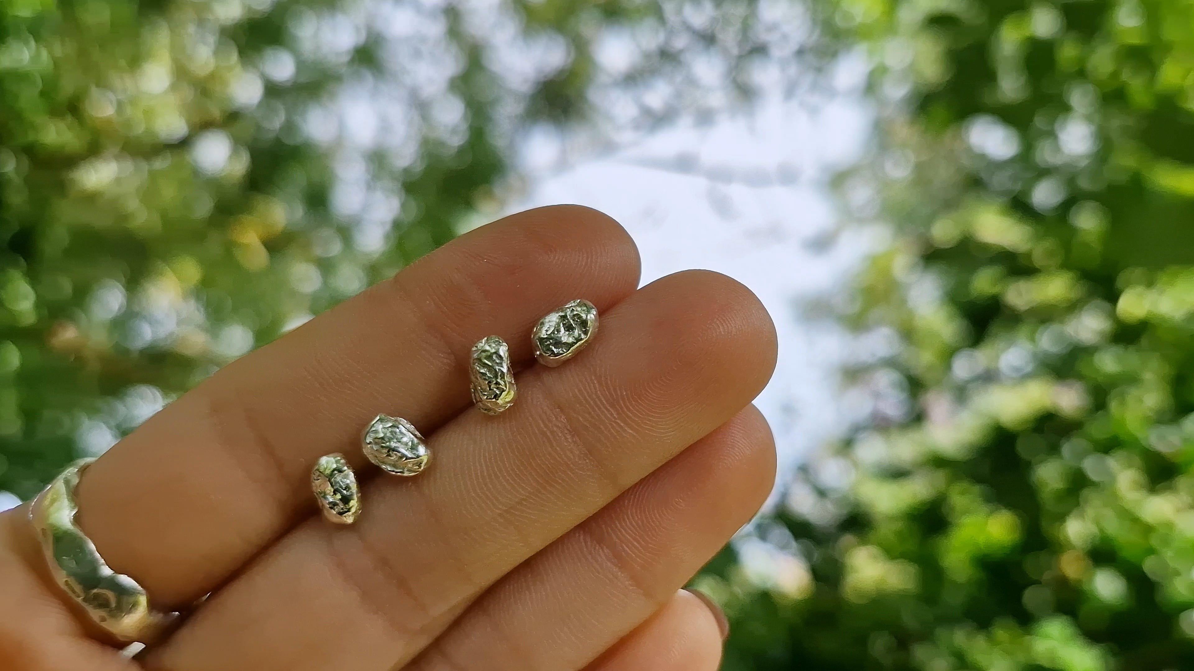 Cosmic Flow Studs