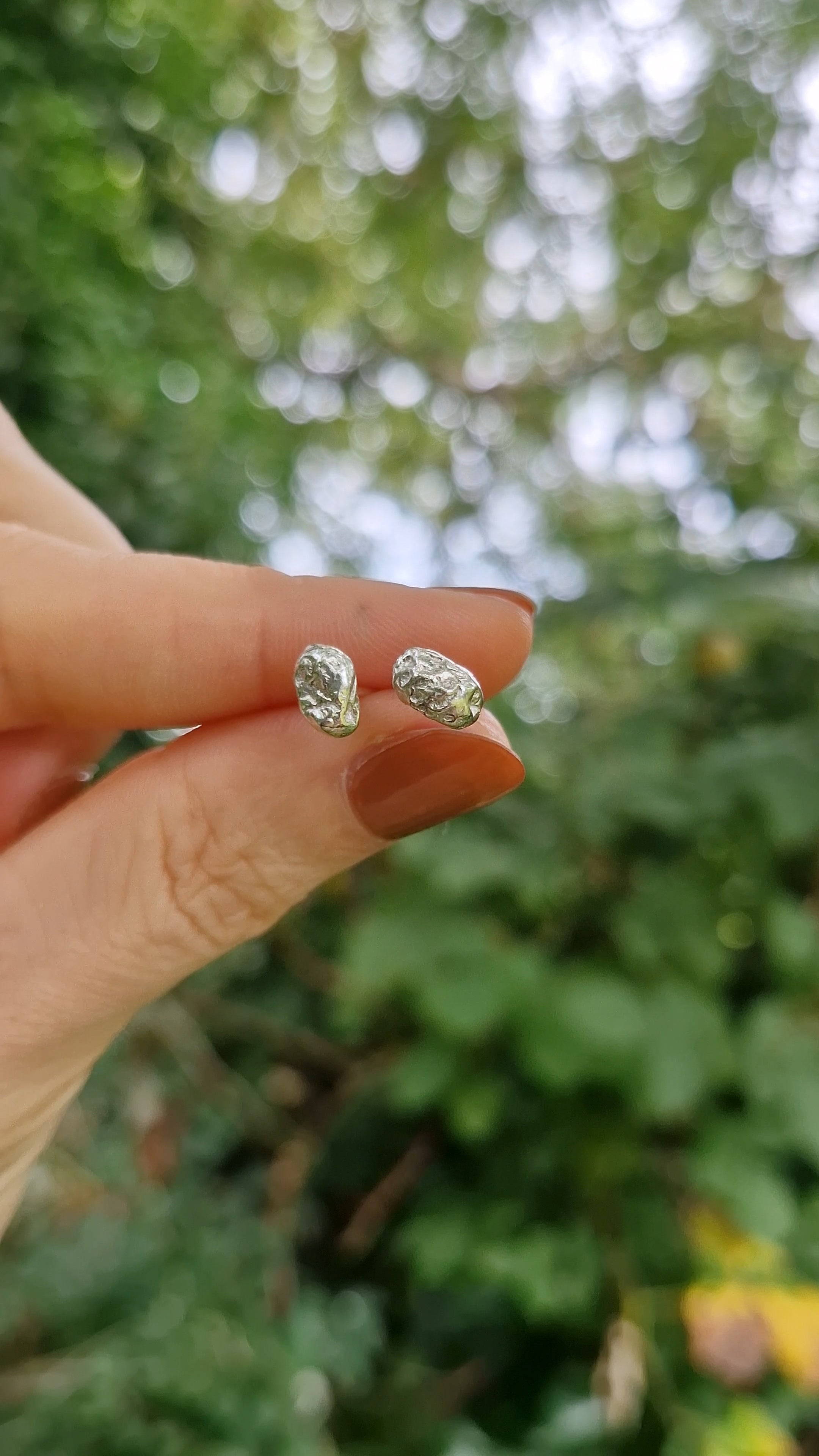 Cosmic Flow Studs