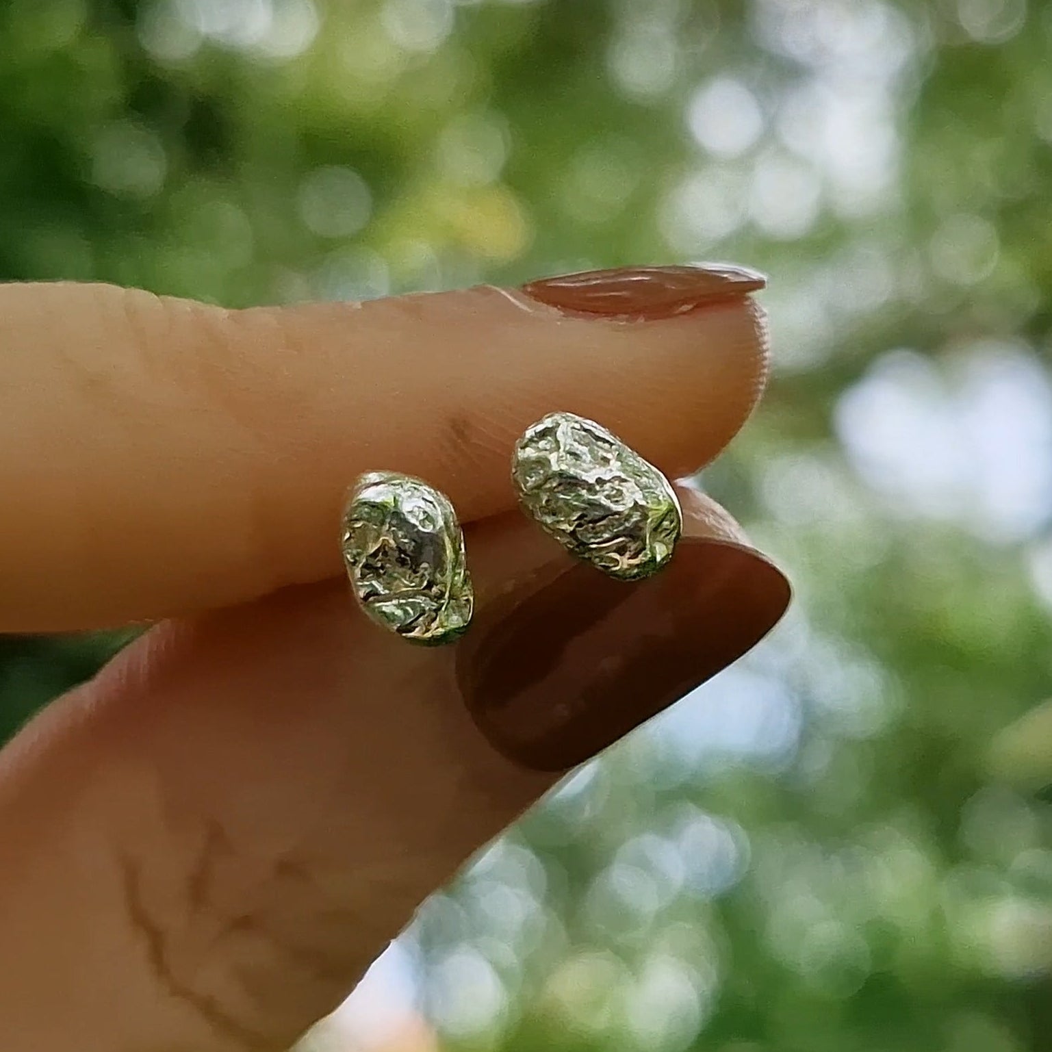 Cosmic Flow Studs